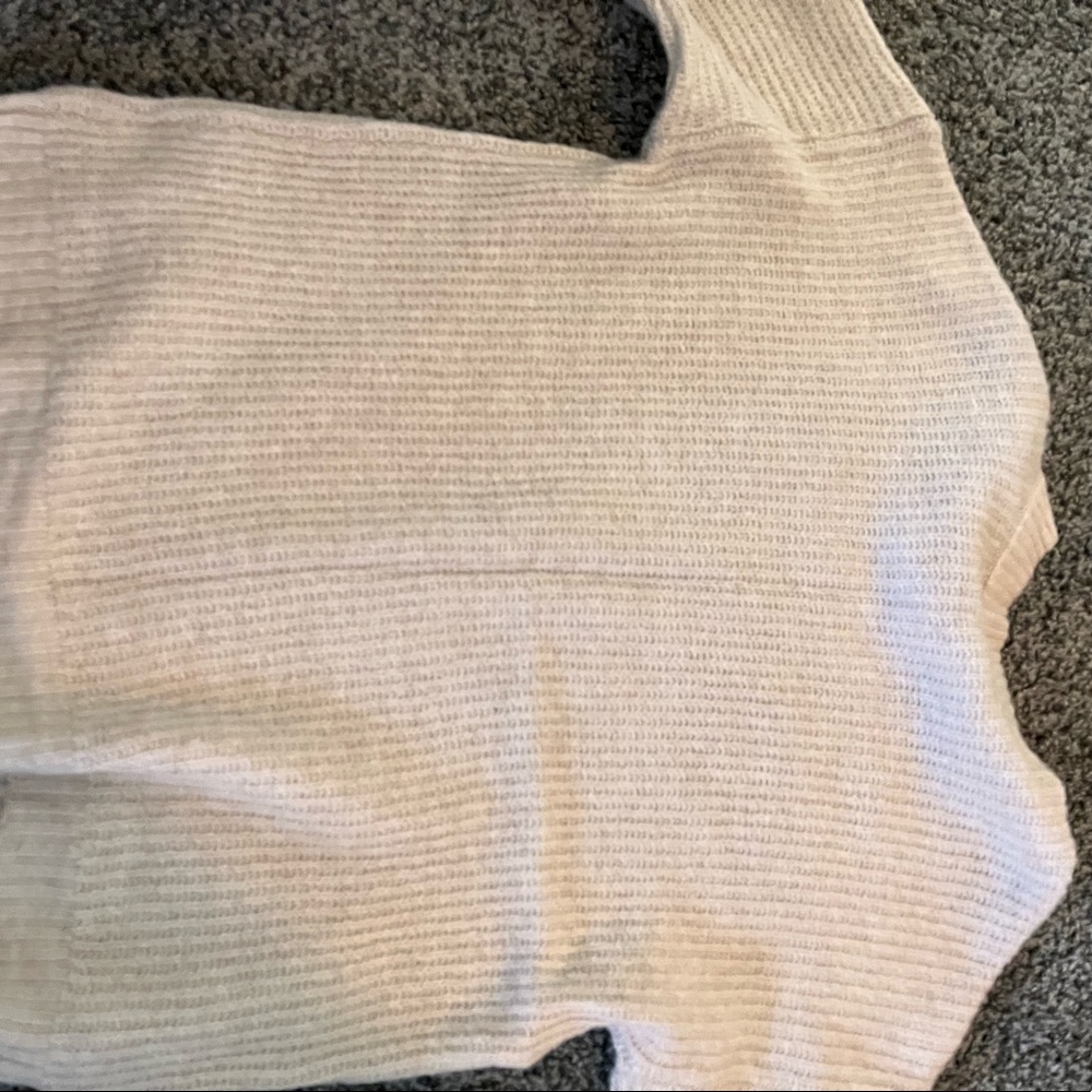 american eagle light gray-white sweater